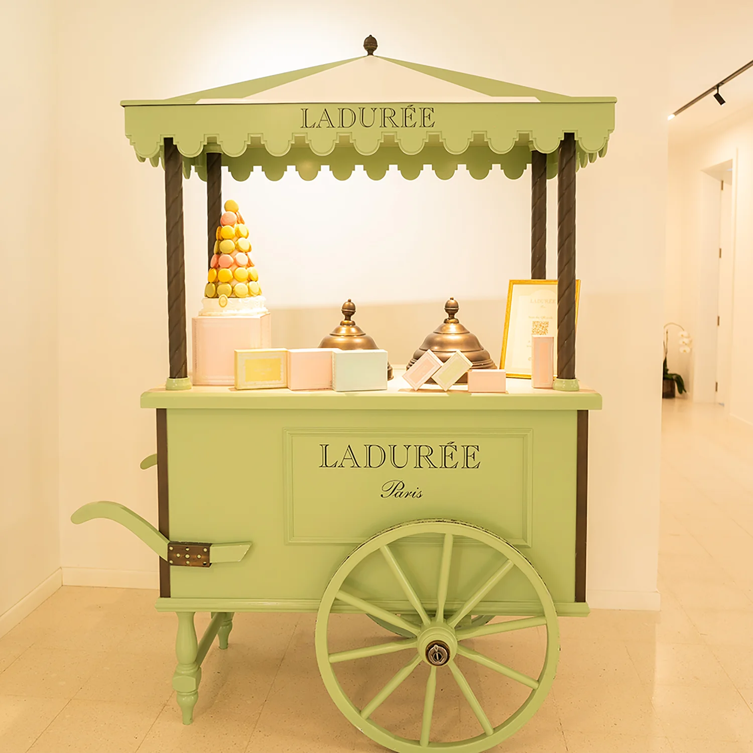 CELEBRATE WITH LADURÉE 5