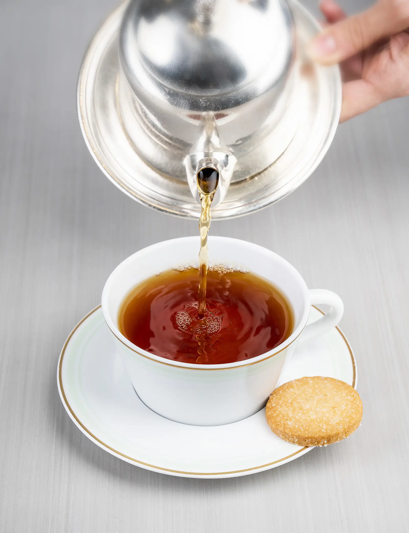 A teacup with Mille et une nuits green tea.