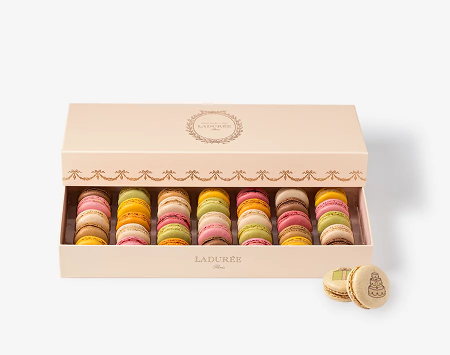 Birthday-35-macarons-Gift-Box-Peach