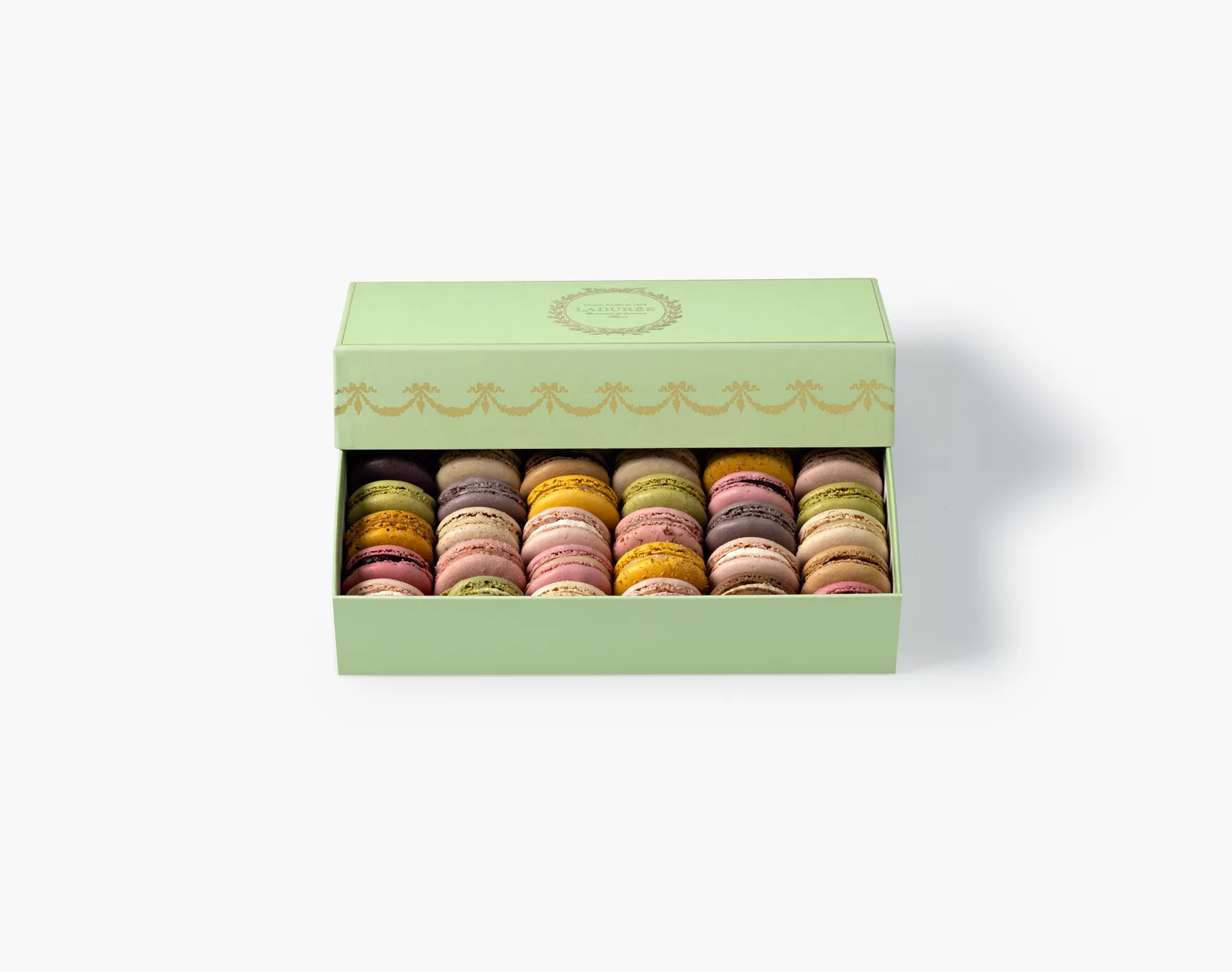 Prestige-30-Macarons-Gift-Box-front