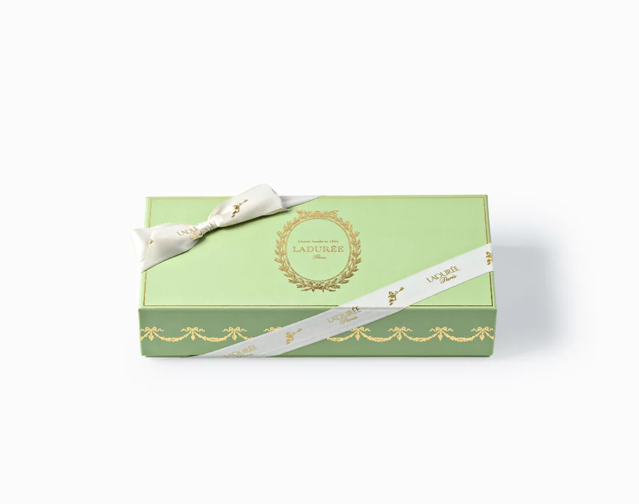 Prestige-30-Macarons-Gift-Box-gallery-1