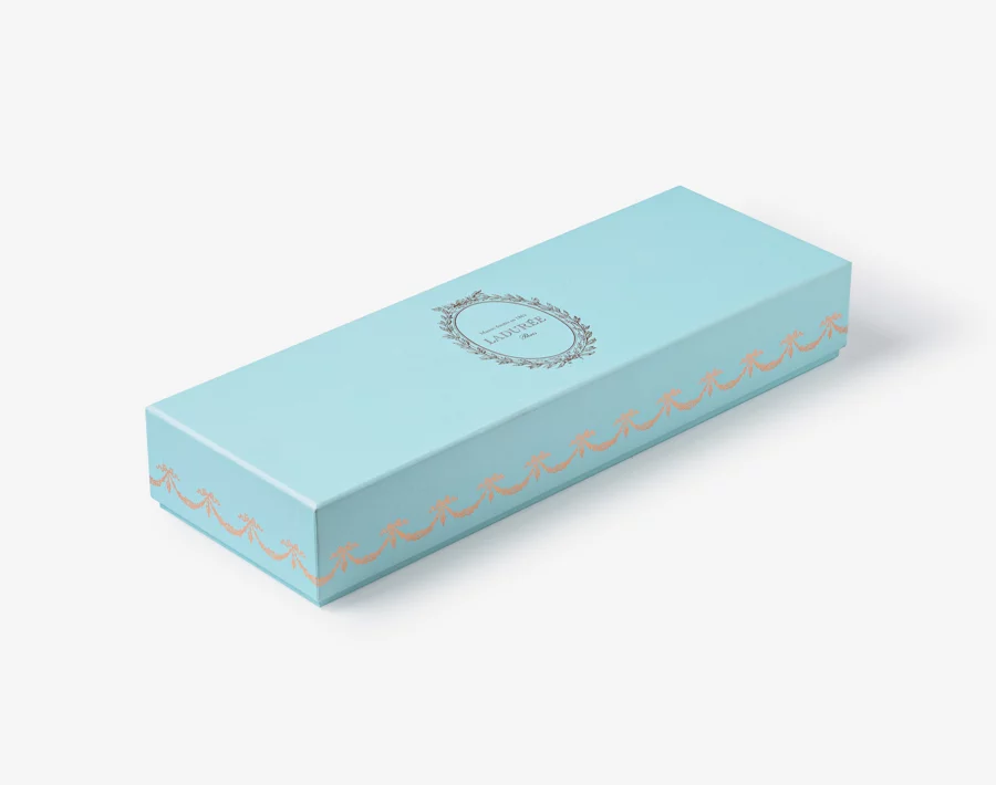 Prestige-42-macarons-gift-box-gallery-1