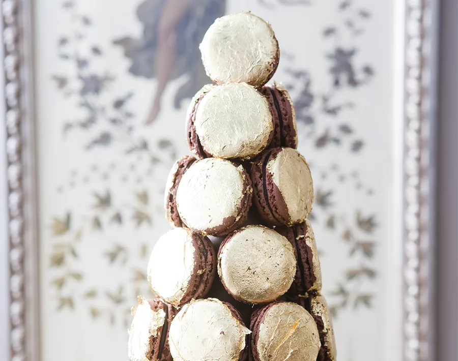 Pyramid-Of-Gold-Macarons-Pieces-back